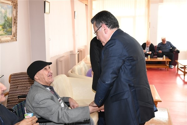 Başkan Genç'ten huzurevi sakinlerine bayram ziyareti