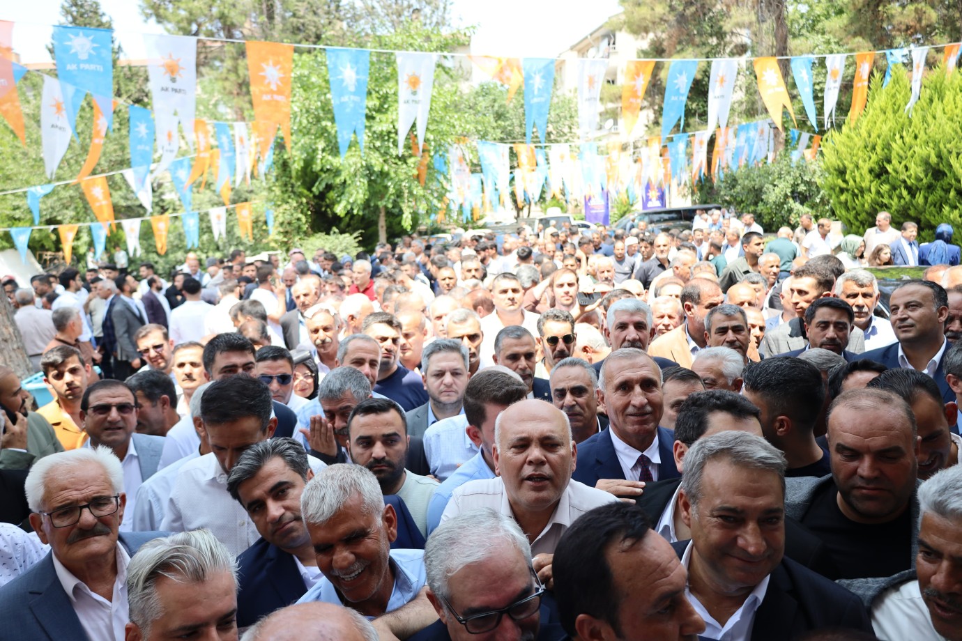 AK Parti Şanlıurfa İl Başkanlığı Bayramlaşma Programını Yoğun Katılımla Gerçekleştirdi