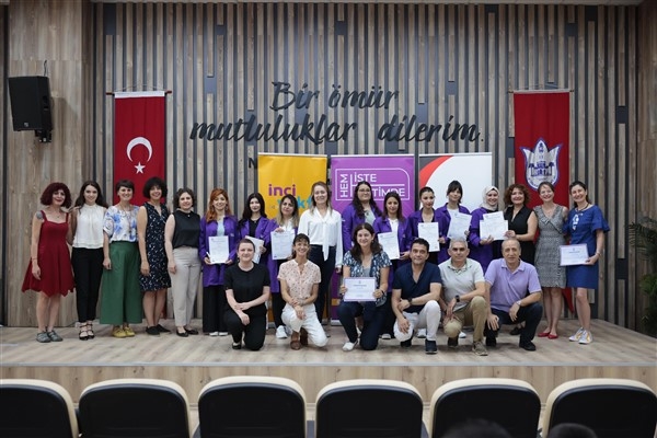 Konak'ta kadın CNC operatörleri sertifikalarını aldı