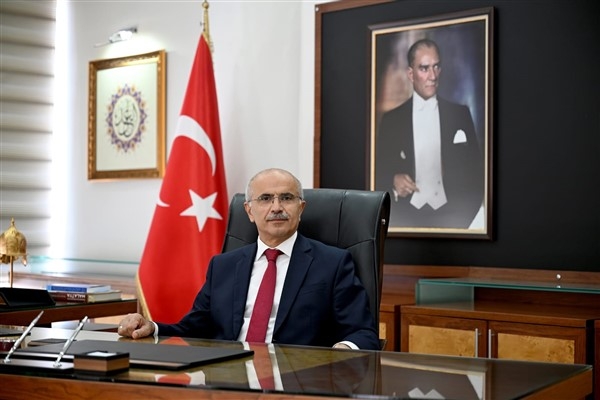 Başkan Er: Babalarımız hayatımızın her anında koca bir çınar gibi arkamızda durmaktadır