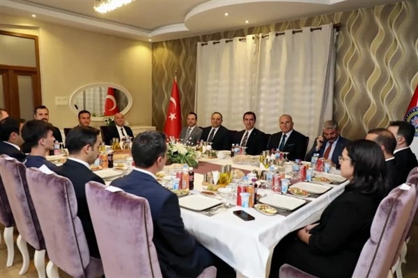Vali Karakaya'dan yeni görev yerlerine atanan protokol üyelerine teşekkür