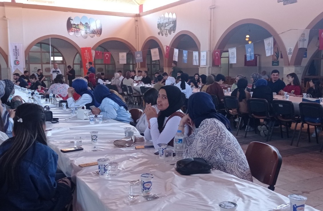Malatya Büyükşehir Belediyesi'nden YKS öncesi öğrencilere moral desteği