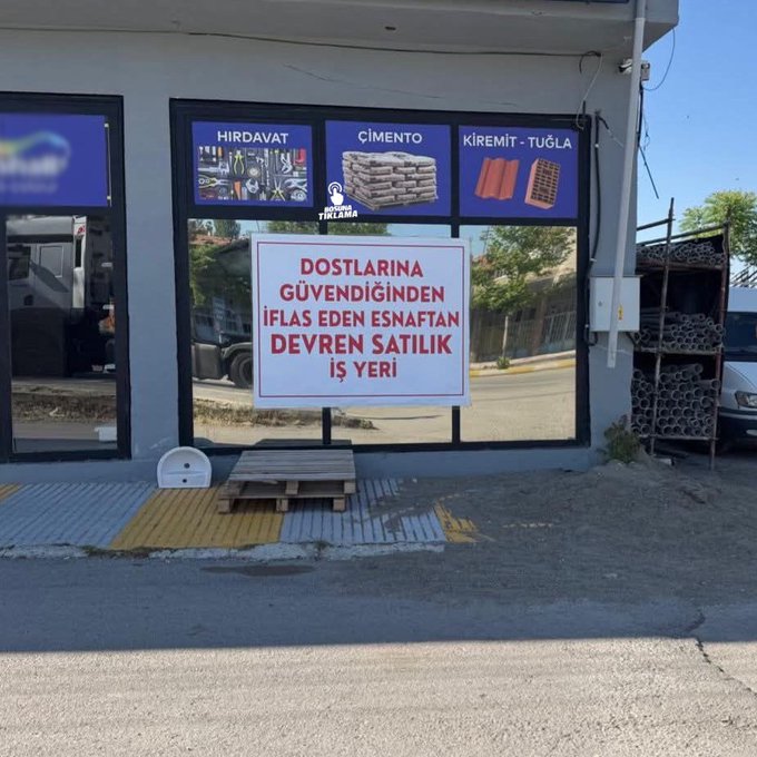 Çorum'da Satılık İş Yerine Asılan Yazı Görenleri Hem Güldürdü Hem Düşündürdü