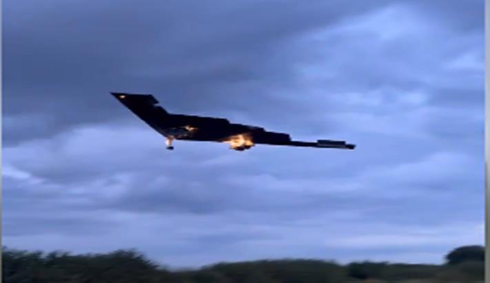 ABD'nin İran'a Yönelik Operasyonunda B-2 Bombardıman Uçakları Görüntülendi