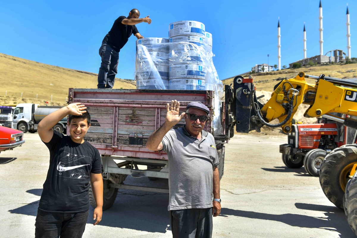 Ankara Büyükşehir Belediyesi'nden üreticilere damla sulama borusu desteği