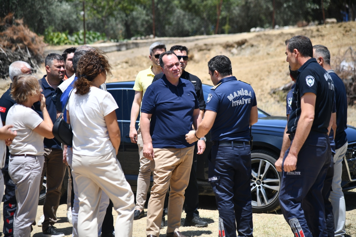 Başkan Dutlulu, Akhisar’daki yangın bölgesinde incelemelerde bulundu