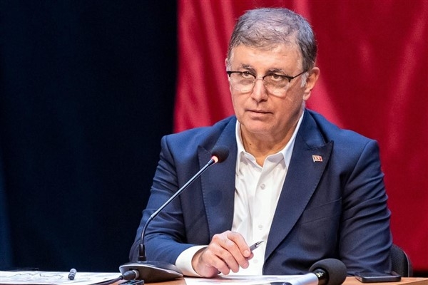 Başkan Tugay: Şehrimizin dört bir yanını saran yangınların neredeyse tamamı insan kaynaklı