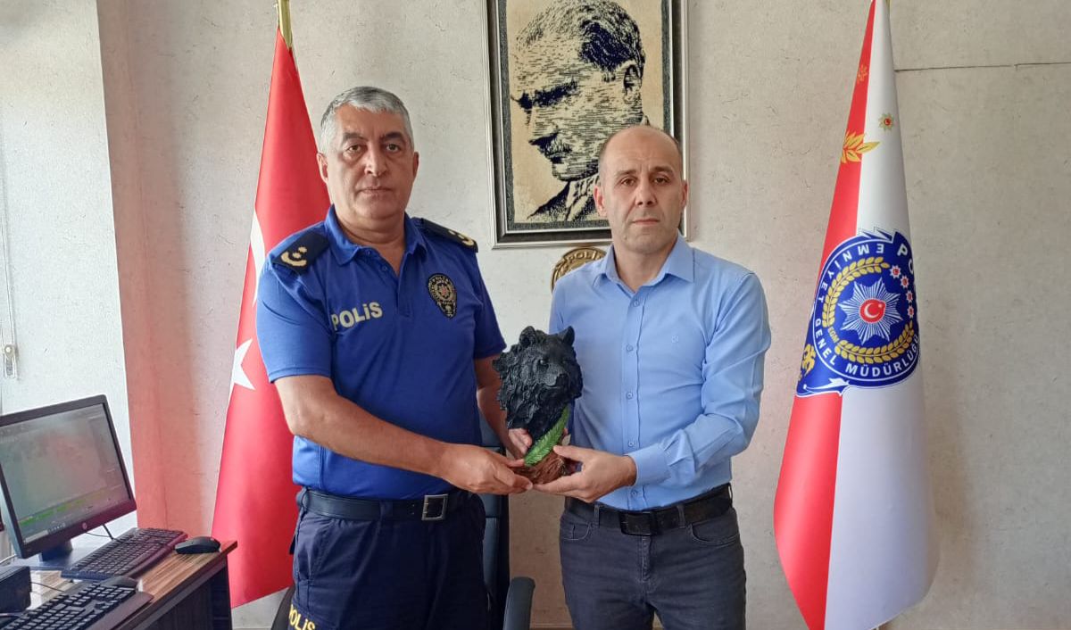 Ak Gençlik Ocakları’ndan Emniyet’e Anlamlı Ziyaret ve Hediye