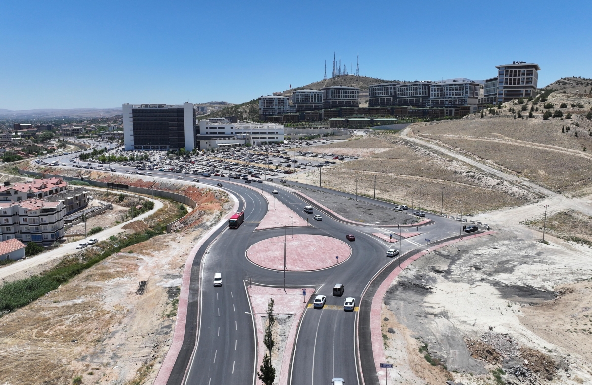 Konya Büyükşehir Belediyesi'nden hastane otoparkı yolunda çalışma