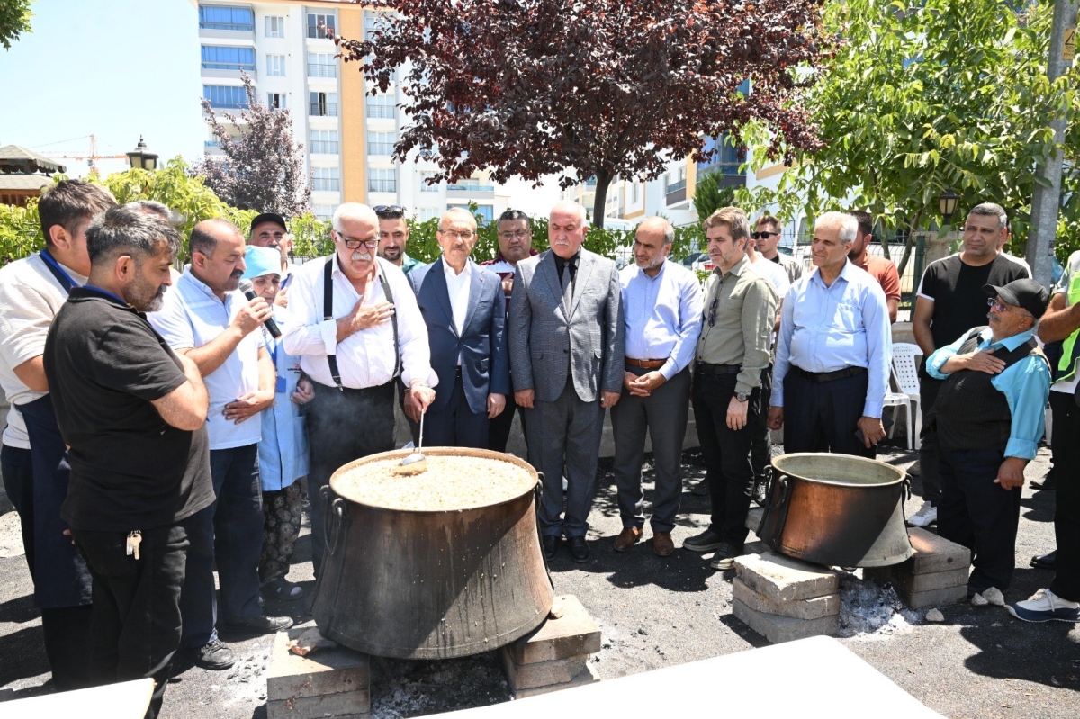 Vali Yavuz, aşure ve lokma etkinliğine katıldı