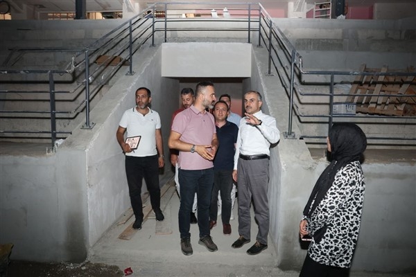 Başkan Çiftçi, spor salonu ve sporcu fabrikasındaki çalışmaları inceledi