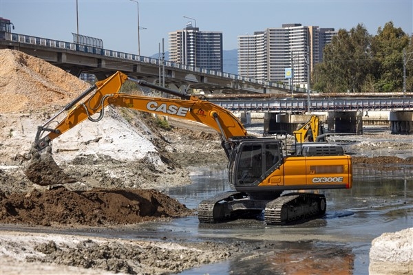 İZSU'dan Meles ve Manda derelerinde temizlik seferberliği