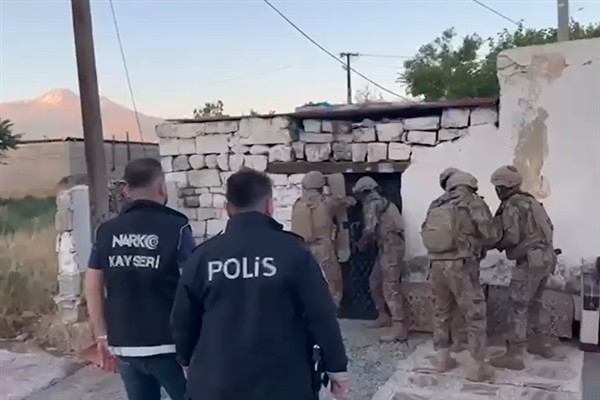 72 İlde Uyuşturucu Operasyonu: 927 Kilo Uyuşturucu ve 1,3 Milyon Hap Ele Geçirildi