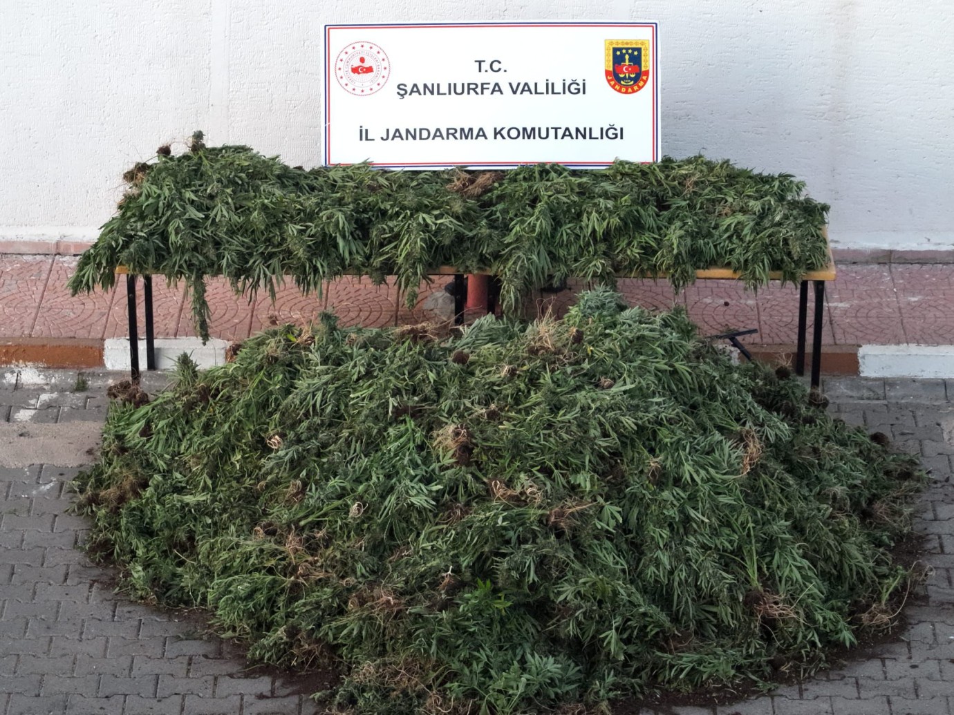 Şanlıurfa’da Uyuşturucuya Geçit Yok! Siverek’te Jandarmadan Zehir Tacirlerine Darbe