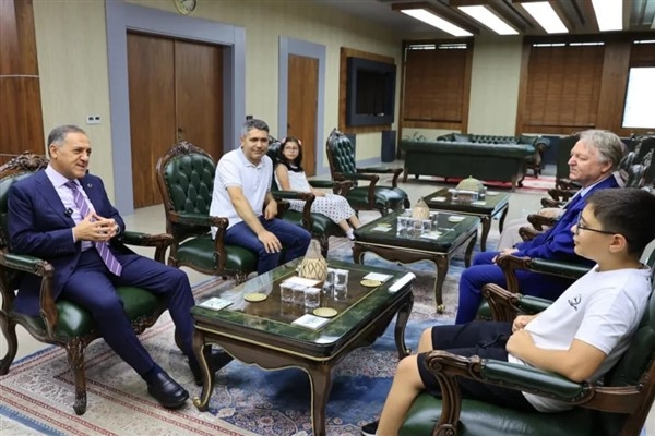 Bingöl Valisi Usta, LGS Türkiye Birincisi Ahmet Kerem Katar'ı kabul etti