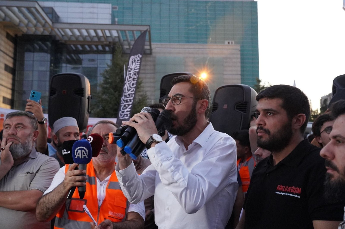 Ankara'da Gazze İçin Ak Parti Genel Merkezine Yürüyüş Yapıldı.