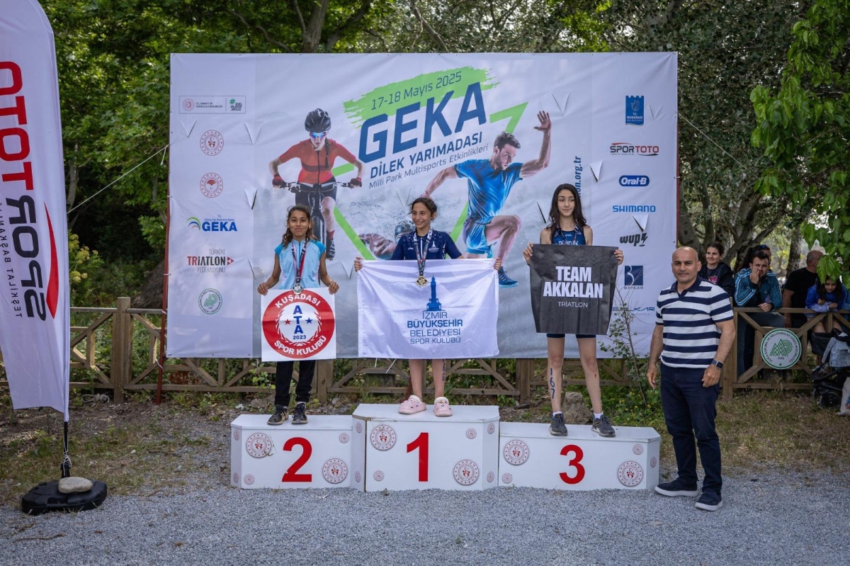 İzmir Büyükşehir Belediyesi Spor Kulübü'nden triatlon branşında büyük başarı