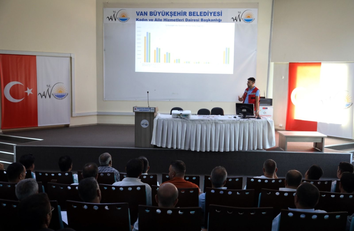Van'da otobüs şoförlerine iş sağlığı ve güvenliği eğitimi verildi
