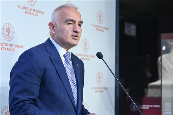 Bakan Ersoy’dan Arkeolojinin Altın Çağı Sergisi’ne davet