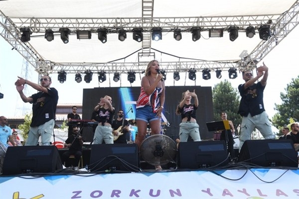 Zorkun Çocuk Şenlikleri, Demet Akalın konseriyle tamamlandı
