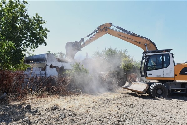 Osmangazi'de sit alanındaki kaçak yapılar yıkıldı