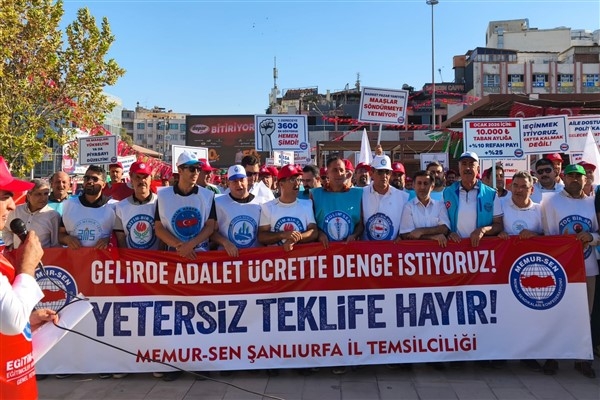 Şanlıurfa’da memurlar &Prime;adil zam&Prime; talebiyle eylemde
