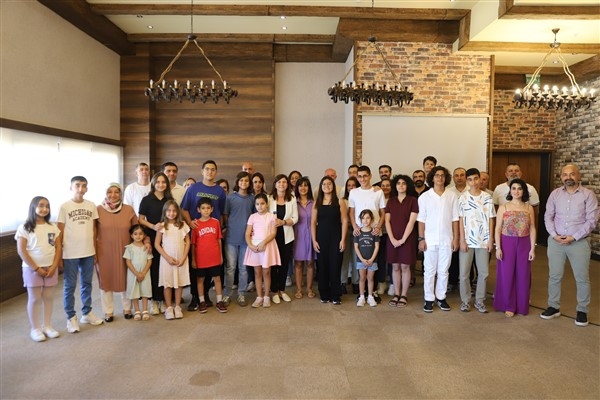 Eşbaşkan Bucak, LGS'den tam puan alan 10 öğrenci ile bir araya geldi
