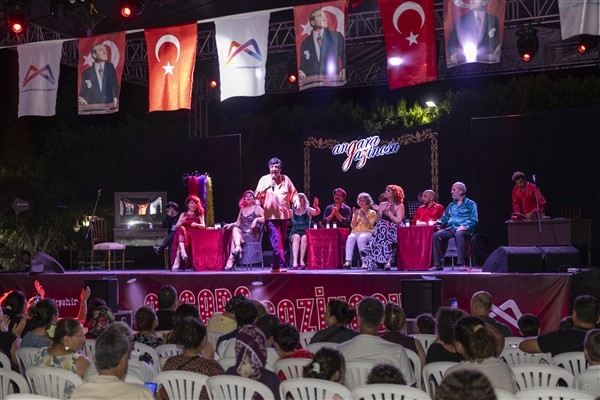 &Prime;Ankara Gazinosu&Prime; Mersin'de izleyicilerle buluştu