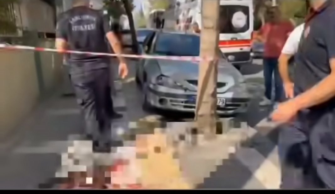 Şanlıurfa’da Otobüs Durağına Araç Daldı: 2 Öğrenci Ağır Yaralı