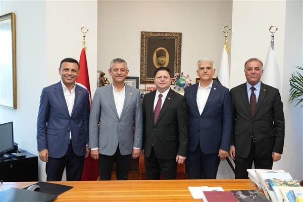 CHP Genel Başkanı Özel'den Kadıköy Belediyesi’ne ziyaret
