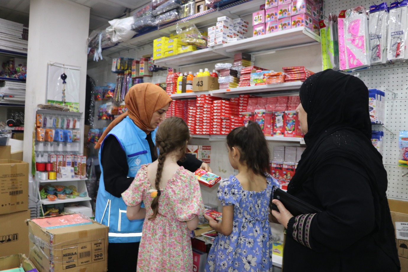 Şanlıurfa’da 200 Aileye Kırtasiye Desteği