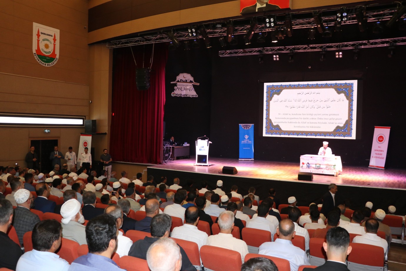 ŞANLIURFA’DA “PEYGAMBERİMİZ VE AİLE AHLAKI” KONULU KONFERANS