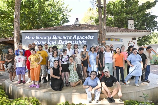Polonyalı özel eğitim grubu, Engelsiz Kafe’yi ziyaret etti