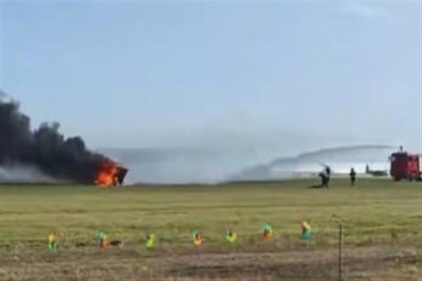 Çin'de hava gösterisi provasında uçan arabalar çarpıştı