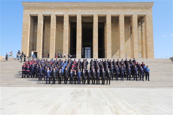 Bursa İtfaiyesi'nden Anıtkabir'e ziyaret
