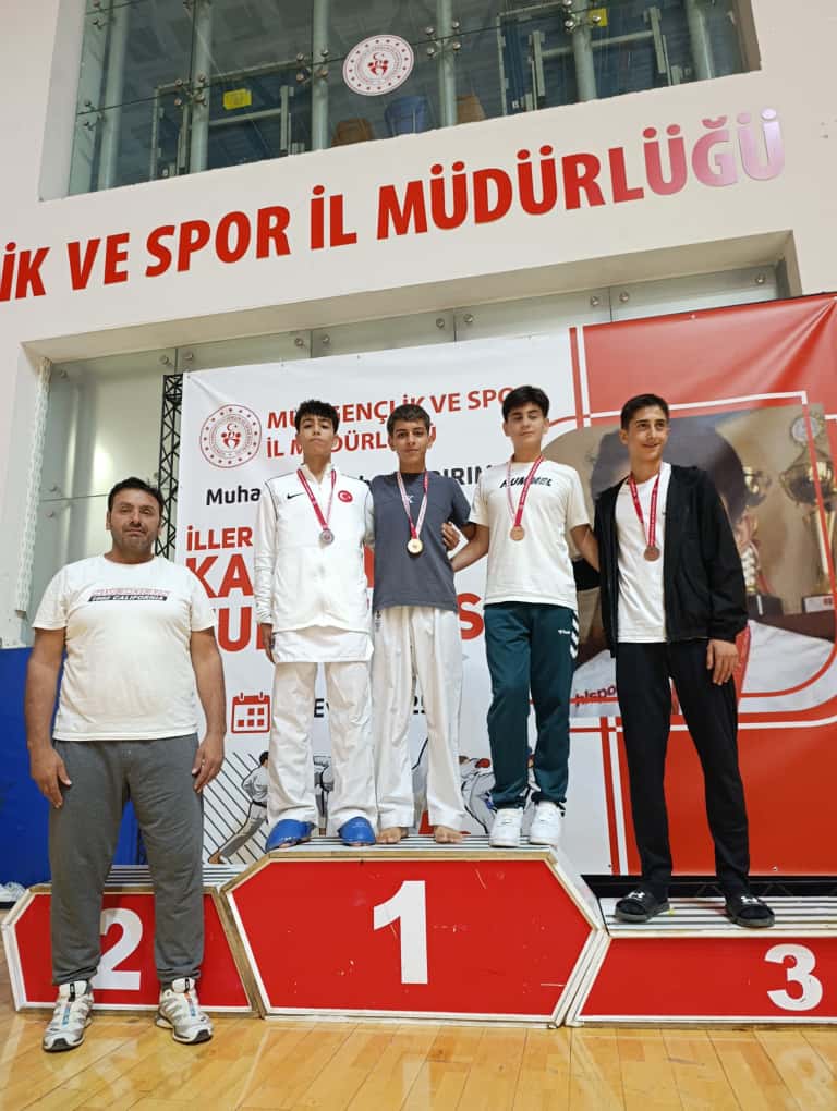 8MUŞ’TAKİ KARATE TURNUVASINDA URFALI ÖĞRENCİLER KÜRSÜYÜ DOLDURDU