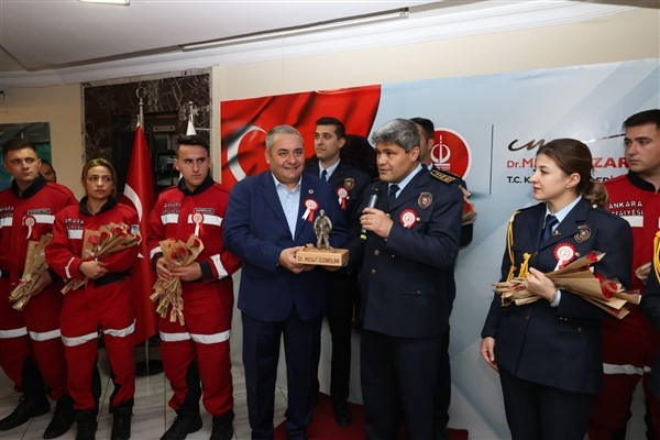 İtfaiyeciler Haftası’nda huzurevi sakinlerine ziyaret