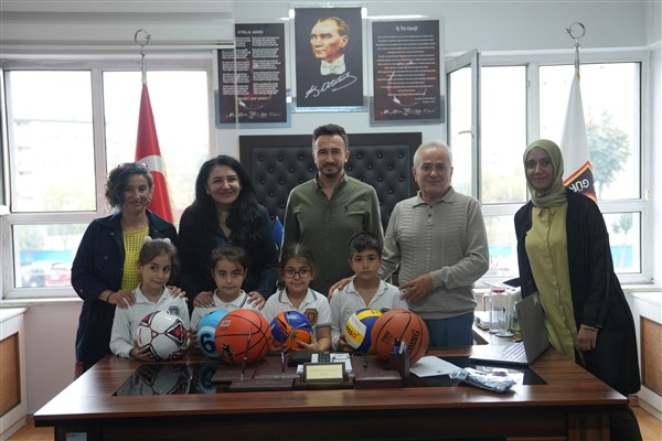 Kartal Belediyesi’nden öğrencilerle geri dönüşüm seferberliği