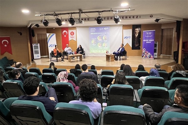 Keçiören'de &Prime;Geleceğin Yapay Zeka Liderleri Projesi Zirvesi&Prime; yapıldı
