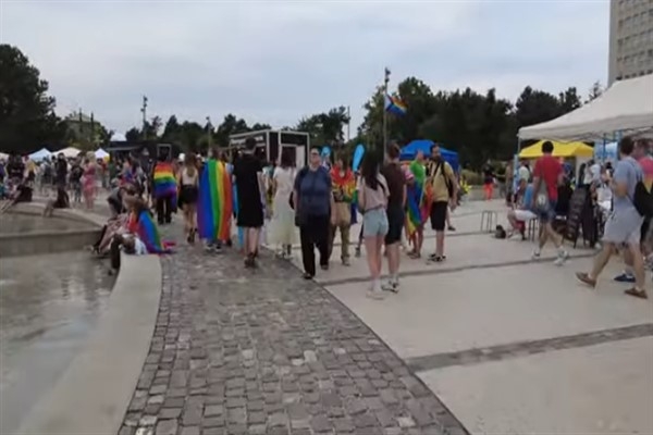 Slovakya'nın LGBTQ+ karşıtı anayasa reformu, Brüksel ile gerginliği körüklüyor