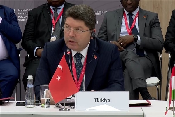 Tunç: Menfur saldırıda yaralanan personelimize acil şifalar diliyorum