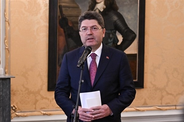 Bakan Tunç: Soruşturmada tek bir nokta dahi karanlıkta kalmadan gerçeği ortaya çıkaracağız