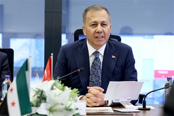 Yerlikaya: Trafiğin akışını tehlikeye atan sürücüleri bildirin biz gereğini yaparız