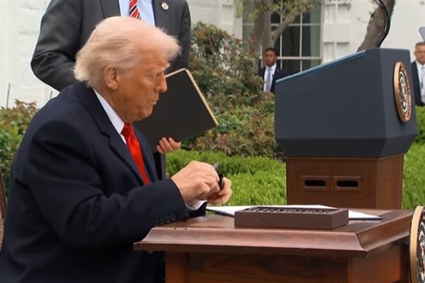 Trump,  Kanada ile tüm ticaret görüşmelerinin &Prime;sonlandırıldığını&Prime; söyledi