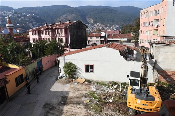 Osmangazi'de arkeolojik sit alanına yapılan yapı yıkıldı