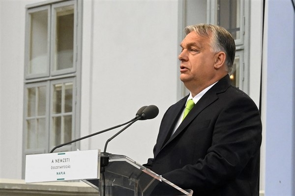 Orban: AB, yolsuzluk içinde boğulmaktadır
