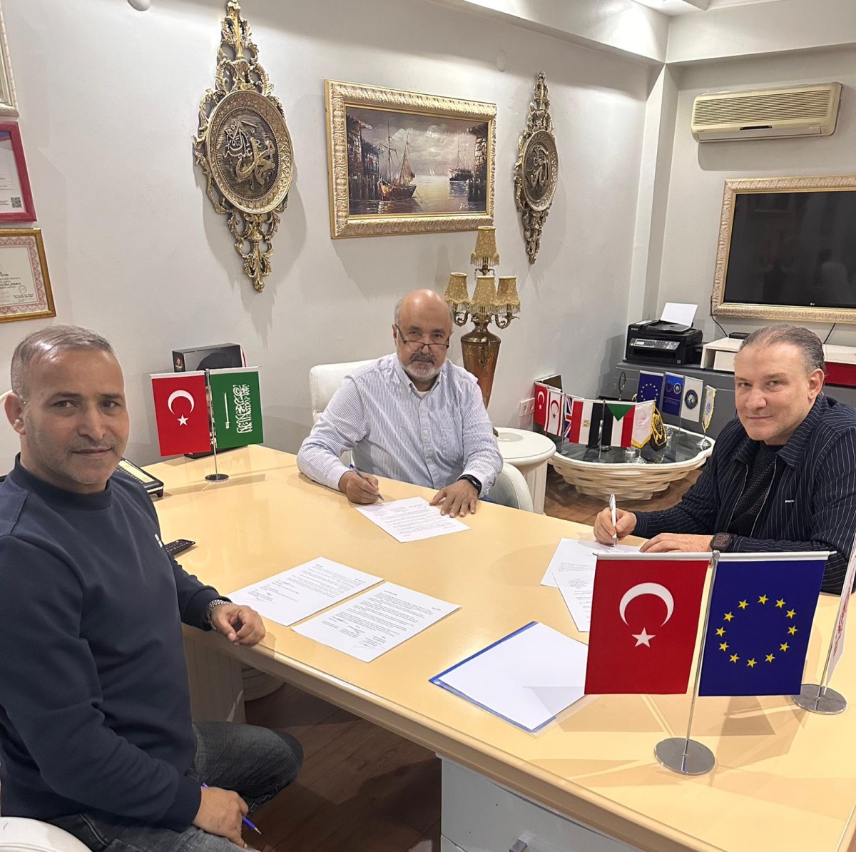 USTF Başkanı Murat Uygur ile Suudi İş İnsanı Said Abdullah Al-Khuraimi İstanbul’da Stratejik Sağlık Turizmi Zirvesinde Bir Araya Geldi