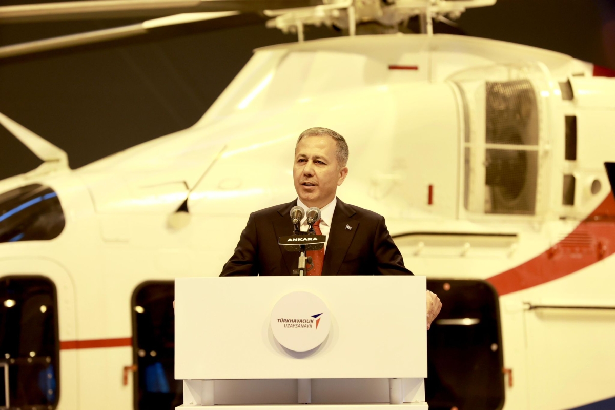 Bakan Yerlikaya: Uyarılara rağmen ambulansa yer vermeyen sürücü yakalandı