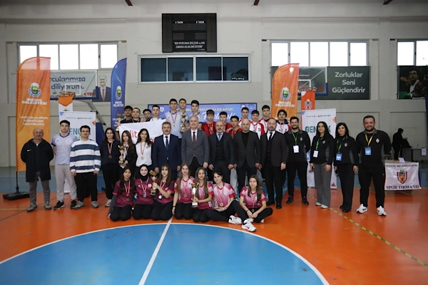 İnegöl’de Okullar Arası Spor Festivali spor tırmanış yarışmalarıyla sürdü