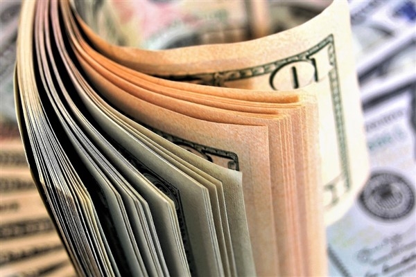 Dolar endeksi tatil nedeniyle 97'nin altında yatay seyretti